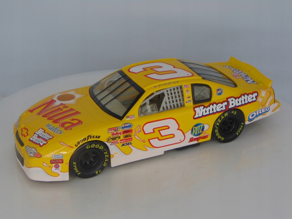 AKCIA 2002 EARNHARDT JR #3 CHEVROLET MONTE CARLO NILLA WAFERS NASCAR 1:24