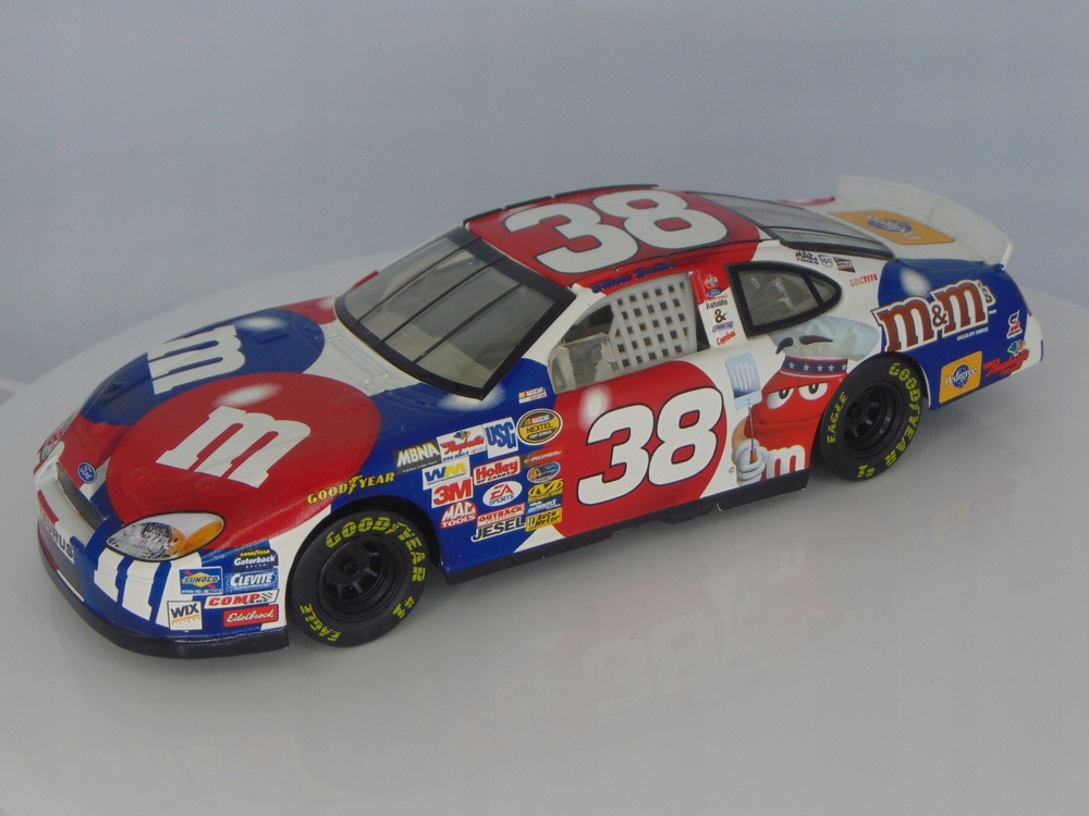 AKCIA 2004 SADLER #38 M&M's FORD NASCAR 1:24