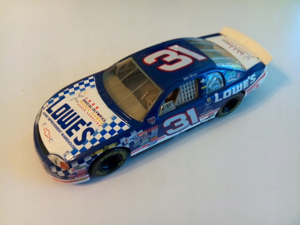 AKCIA 1998 MIKE SKINNER #31 CHEVY LOWE'S SPECIAL OLYMPICS NASCAR 1:24