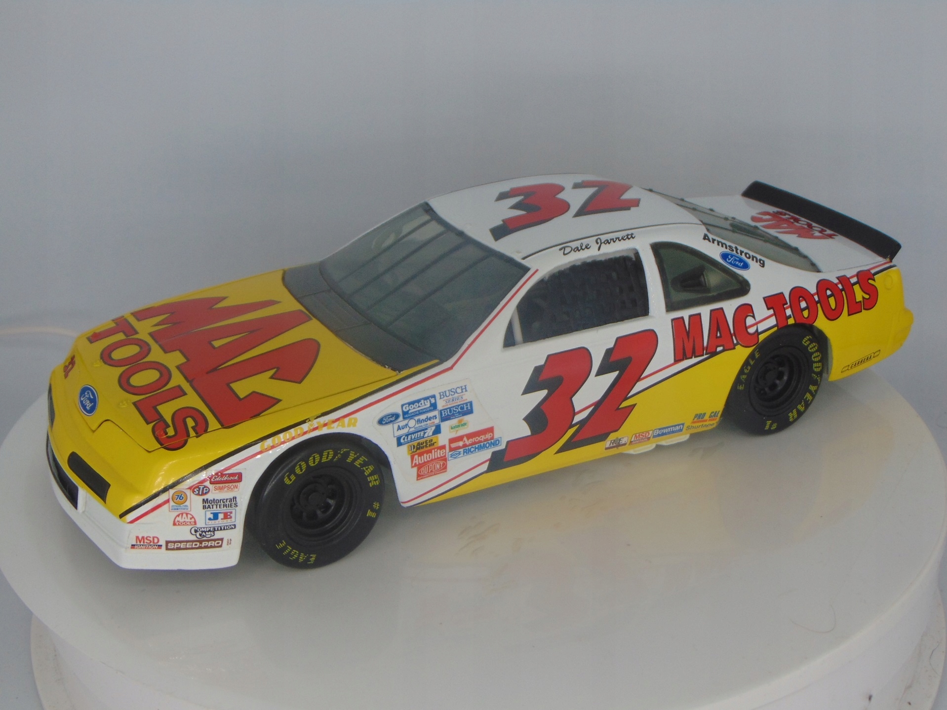ERTL 1995 DALE JARRETT #32 MAC TOOLS FORD THUNDERBIRD NASCAR 1:18