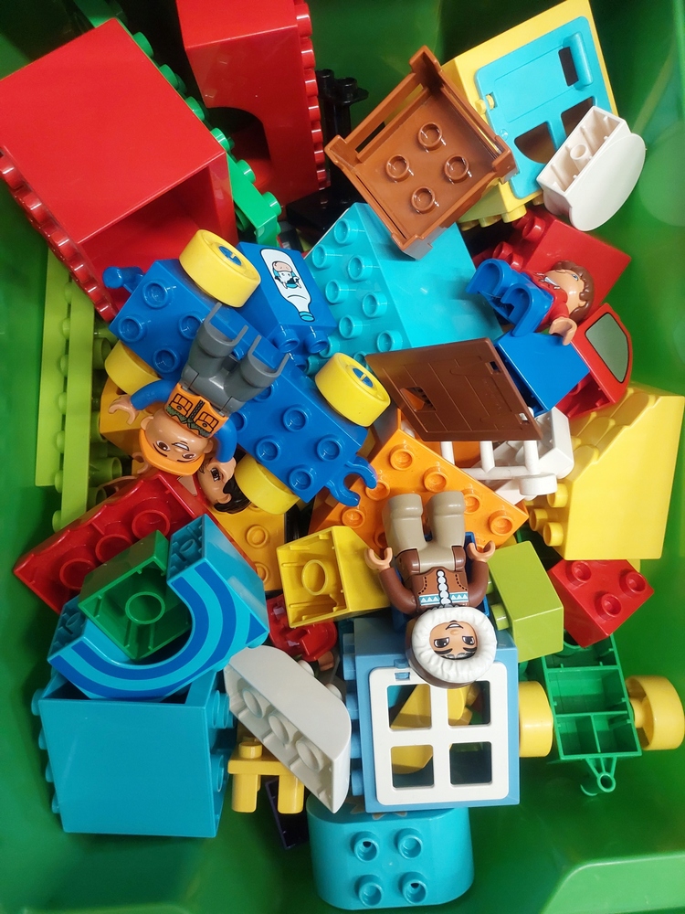 Lego Duplo kocky originálny mix 1 kg + 2 figúrky + zvieratko