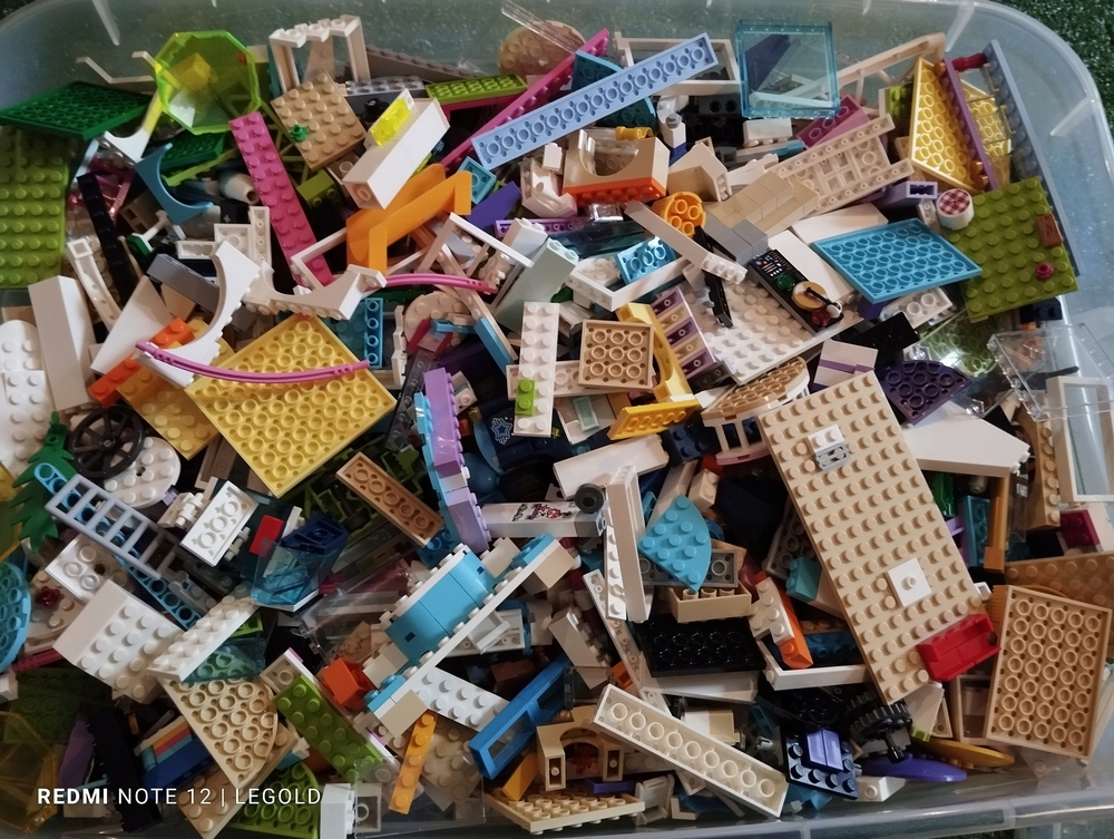 Lego MIX LEGO Friends 1 kg kociek plus 2 originálne figúrky Lego priateľov