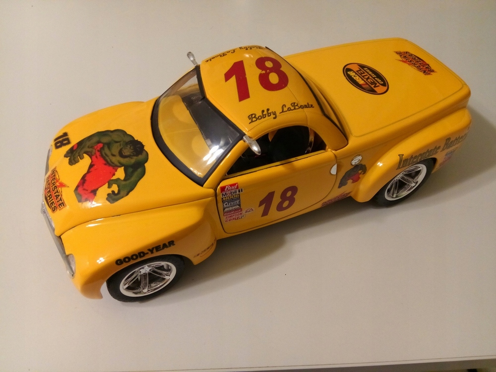 MAISTO 2000 BOBBY LABONTE #18 CHEVROLET SSR CONCEPT HULK NASCAR 1:18