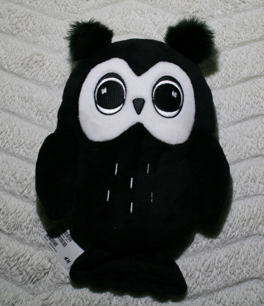 Maskot SOVY NOVINKA S ŠTÍTKAMI