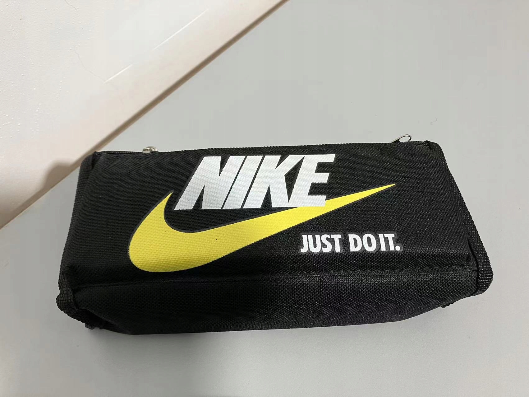 Školský peračník - Prípad ceruzky pre školu uzavretý so zipsom Nike