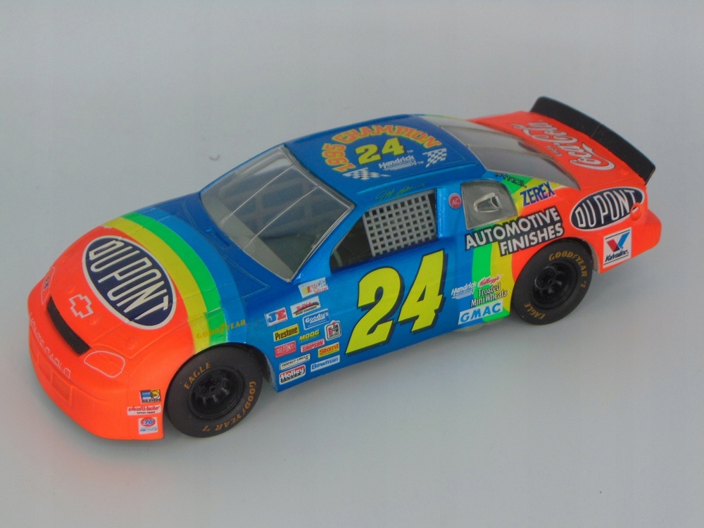 RACING CHAMPIONS 1995 JEFF GORDON #24 CHEVY MONTE CARLO DUPONT NASCAR 1:24