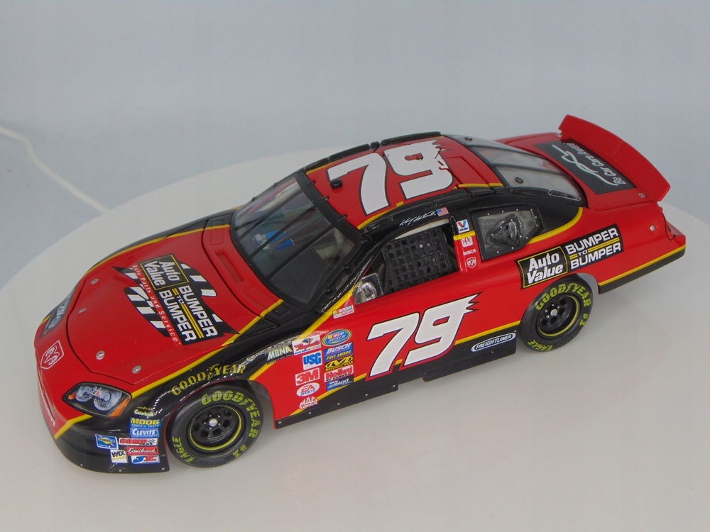 REVELL 2005 KASEY KAHNE #79 DODGE CHARGER AUTO VALUE NÁRAZNÍK NASCAR 1:24