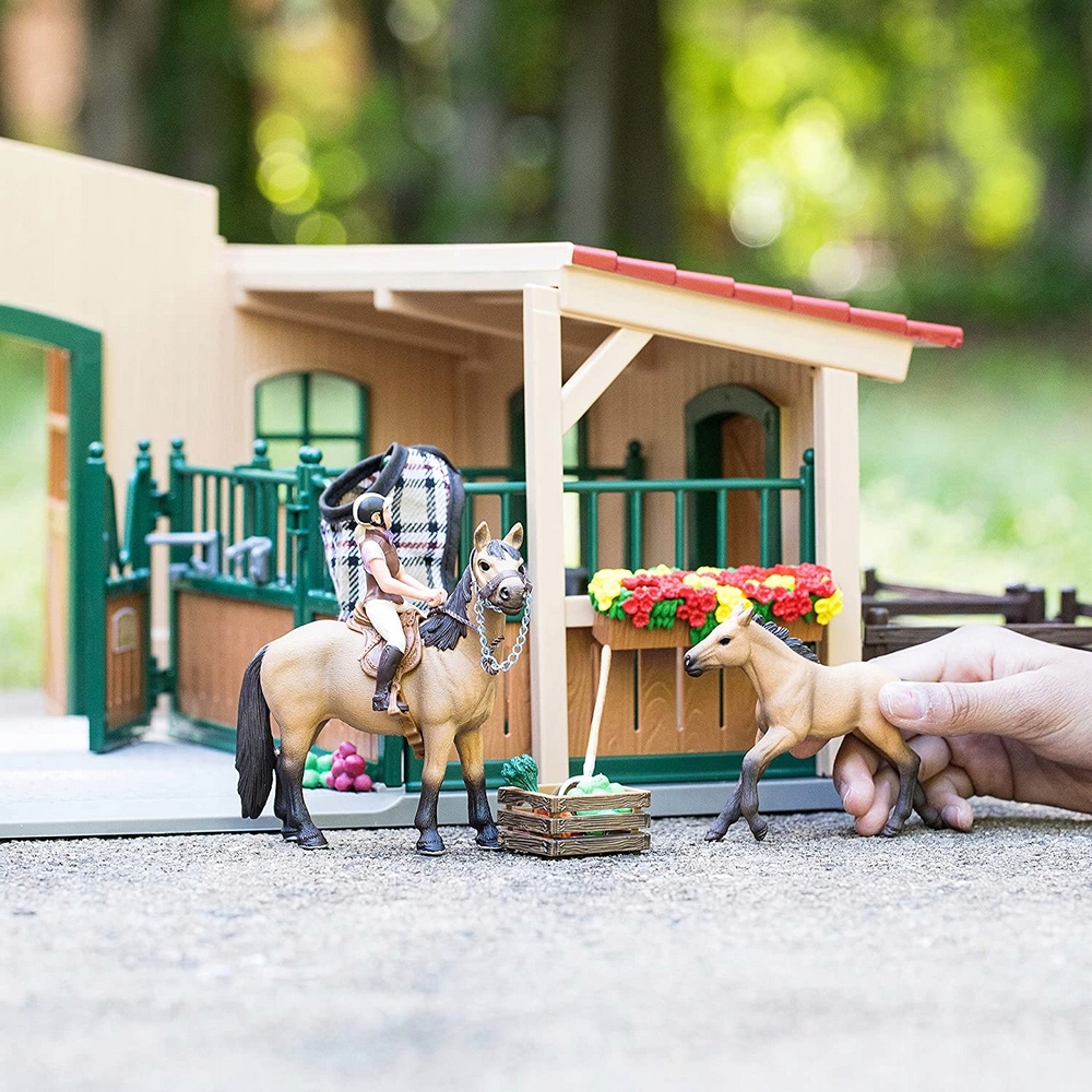 Schleich 42195 stajne a kone, prístrešok, prístup. NOVÝ