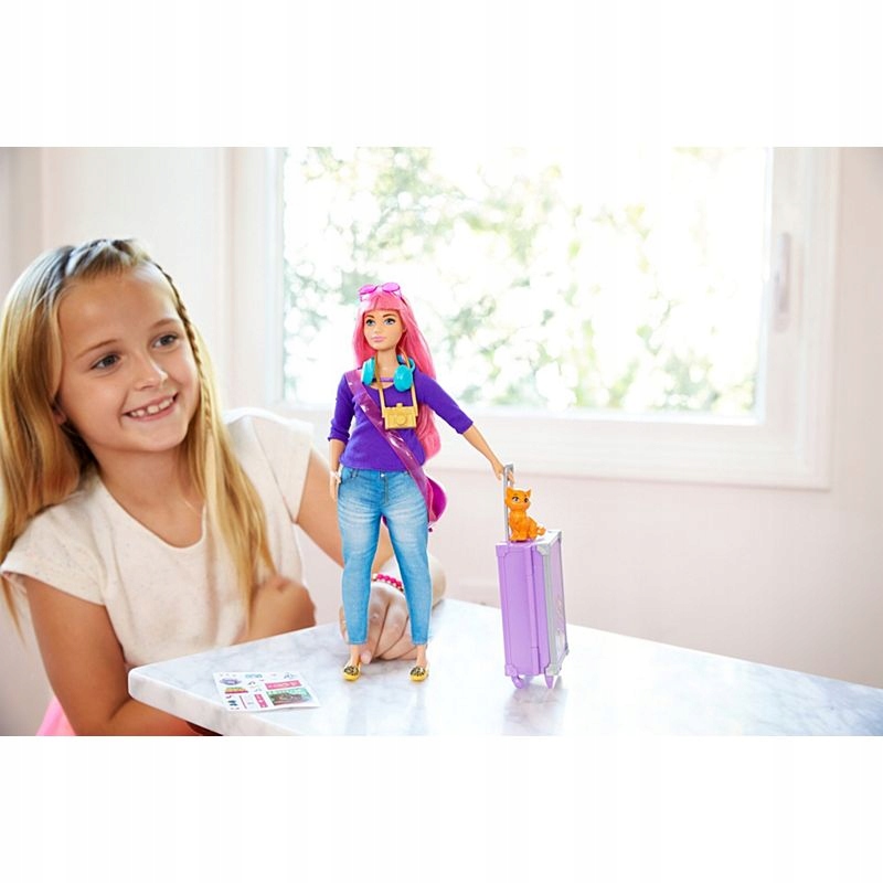 Barbie Daisy Doll s mačiatkou na cestovaní FWV26
