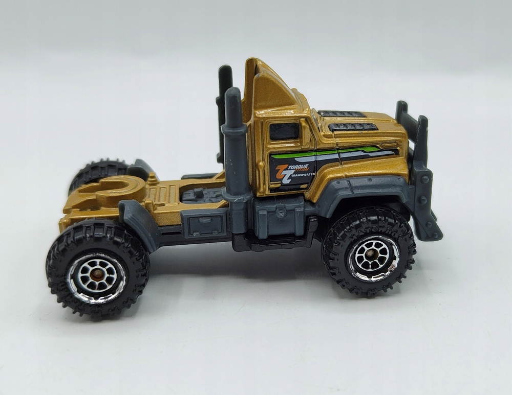 model MAT TORQUE TITAN Z ROKU 2012, zlatá farba